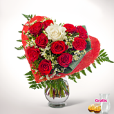 Rosenstrauß Rosenkavallier mit Vase & 2 Ferrero Rocher