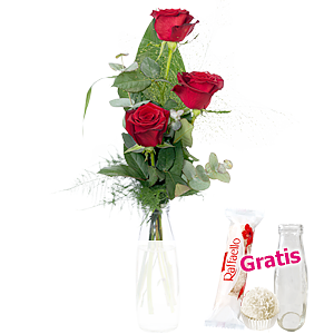 Rosentrio mit <br>Glasvase